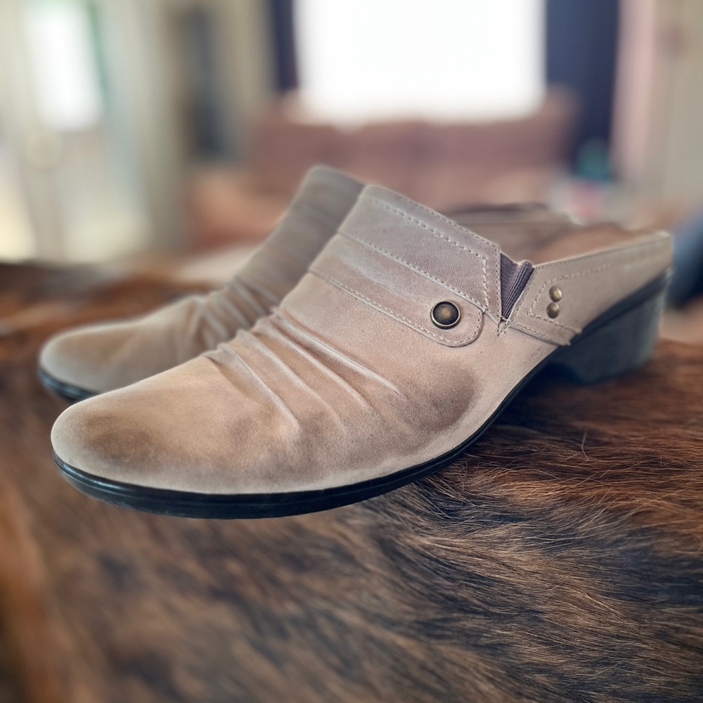Blondo Women’s Leather Mule Clogs – Size 11M, Taupe Slip-On, Distressed, Vintage